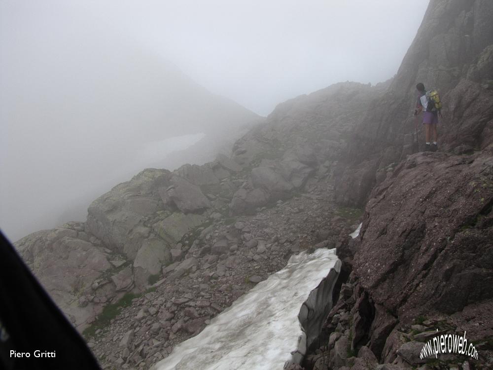 60 Nebbia e passaggi su rocce.jpg